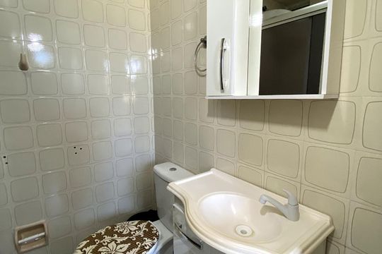 Banheiro de apartamento à venda com 1 quarto, 49m² em Centro, São Leopoldo