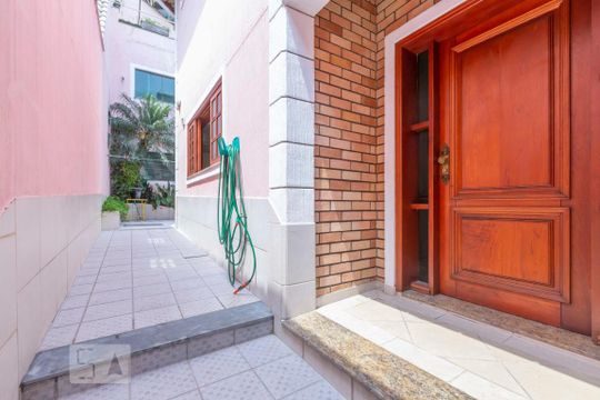 Entrada de casa para alugar com 3 quartos, 452m² em Vila América, São Paulo