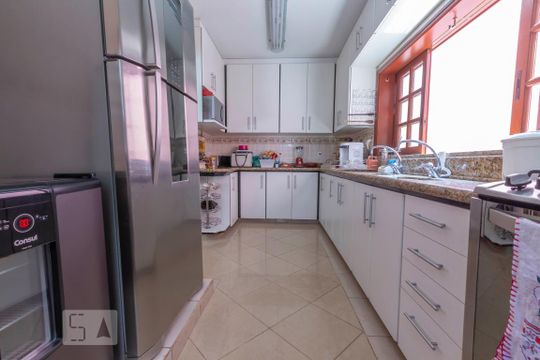 Cozinha de casa para alugar com 3 quartos, 452m² em Vila América, São Paulo