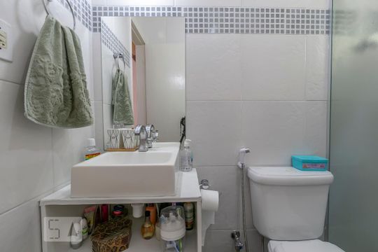 Banheiro de casa à venda com 2 quartos, 90m² em Vila Iorio, São Paulo