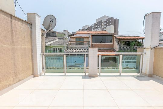 Varanda de casa à venda com 2 quartos, 90m² em Vila Iorio, São Paulo