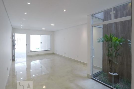 Casa à venda com 4 quartos, 200m² em Bosque da Saúde, São Paulo