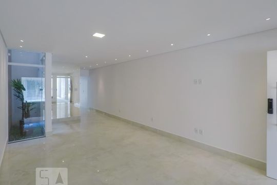Sala de casa à venda com 4 quartos, 200m² em Bosque da Saúde, São Paulo