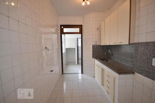 Cozinha de apartamento para alugar com 2 quartos, 85m² em Catete, Rio de Janeiro