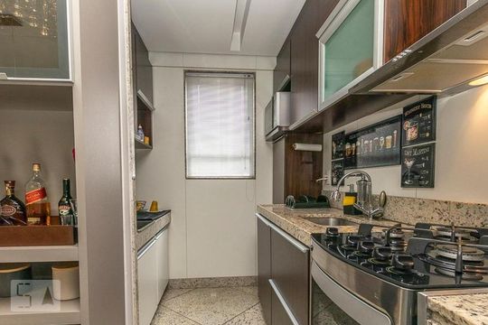Cozinha de apartamento para alugar com 2 quartos, 72m² em Vale do Sereno, Nova Lima