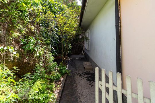Corredor Lateral de casa para alugar com 2 quartos, 150m² em Vila Sargento José de Paula, Barueri