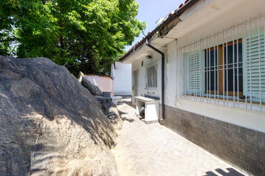 Quintal de casa para alugar com 2 quartos, 150m² em Vila Sargento José de Paula, Barueri