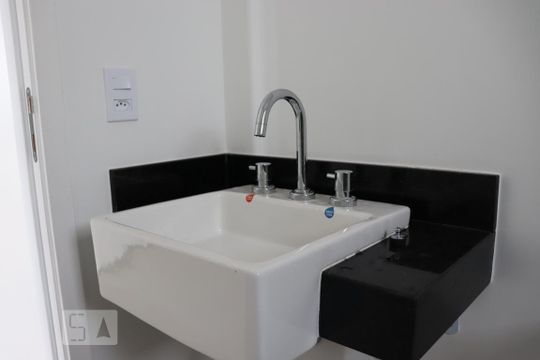 Banheiro de kitnet/studio para alugar com 1 quarto, 21m² em Vila Mariana, São Paulo