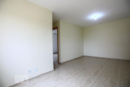 Sala de apartamento para alugar com 2 quartos, 60m² em Jardim Nova Taboao, Guarulhos
