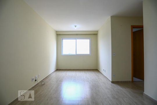 Sala de apartamento para alugar com 2 quartos, 60m² em Jardim Nova Taboao, Guarulhos