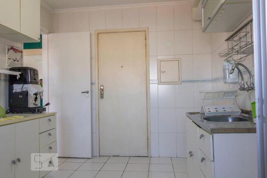 Cozinha de apartamento para alugar com 2 quartos, 68m² em Jardim Oriental, São Paulo