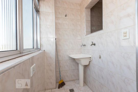 Área de serviço de apartamento para alugar com 2 quartos, 57m² em Itaquera, São Paulo