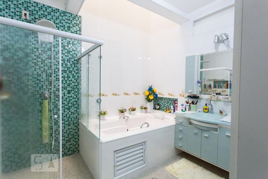 Banheiro da Suíte 1 de casa para alugar com 4 quartos, 350m² em Jardim Independência, São Paulo