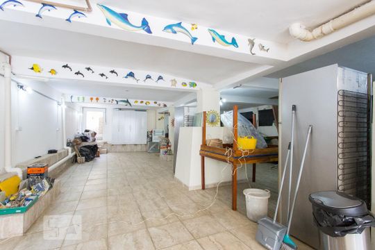 Garagem de casa para alugar com 4 quartos, 350m² em Jardim Independência, São Paulo