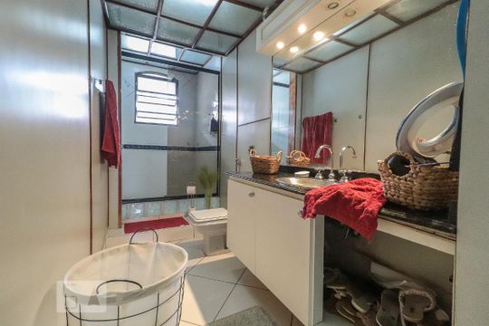 Banheiro Social de casa de condomínio à venda com 5 quartos, 800m² em Freguesia de Jacarepaguá, Rio de Janeiro
