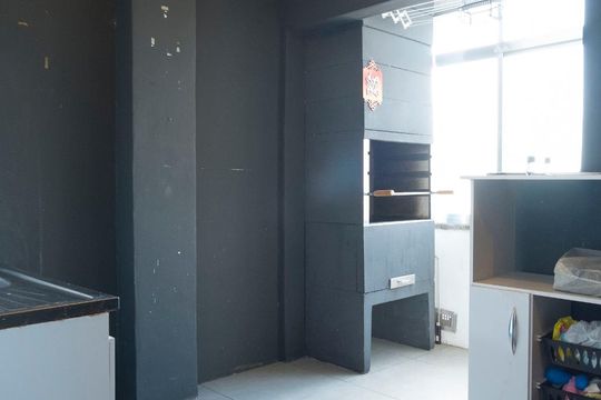 Cozinha de apartamento à venda com 2 quartos, 70m² em Partenon, Porto Alegre