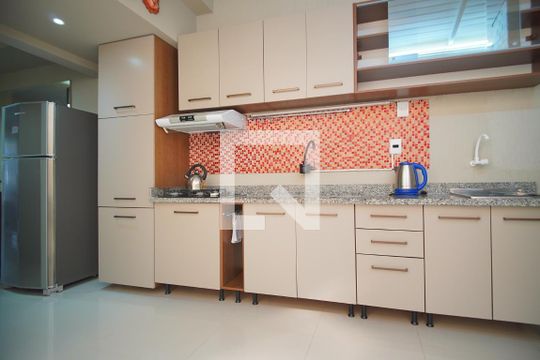 Cozinha de casa de condomínio à venda com 3 quartos, 79m² em Humaitá, Porto Alegre