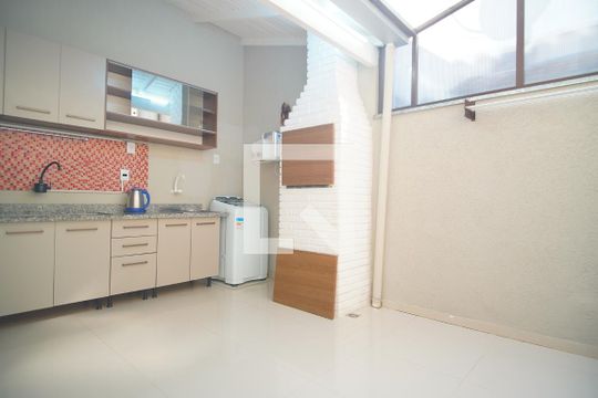 Churrasqueira de casa de condomínio para alugar com 3 quartos, 79m² em Humaitá, Porto Alegre
