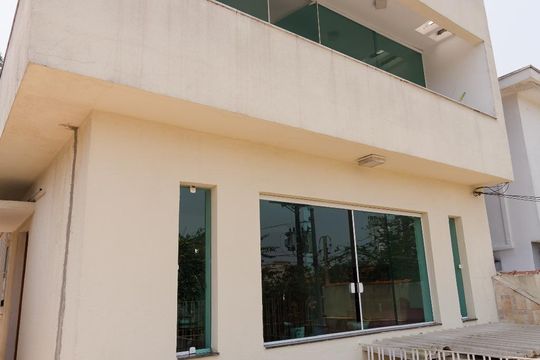 Fachada de casa à venda com 6 quartos, 200m² em Jardim Prudência, São Paulo