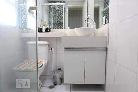 Banheiro de apartamento para alugar com 2 quartos, 60m² em Vila Osasco, Osasco