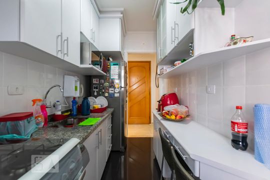 Cozinha de apartamento para alugar com 2 quartos, 61m² em Vila Gumercindo, São Paulo