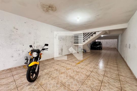 Garagem de apartamento para alugar com 2 quartos, 55m² em Jardim Silvana, Santo André