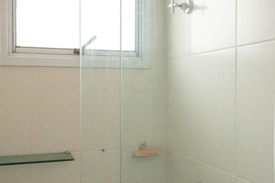 Banheiro de apartamento à venda com 2 quartos, 59m² em Barra Funda, São Paulo