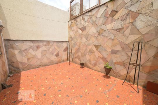 Quintal de casa à venda com 3 quartos, 320m² em Cambuci, São Paulo