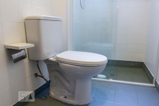 Banheiro de apartamento para alugar com 1 quarto, 45m² em Aclimação, São Paulo