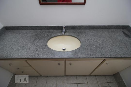Lavabo de apartamento para alugar com 2 quartos, 94m² em Flamengo, Rio de Janeiro