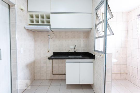 Cozinha de apartamento à venda com 2 quartos, 68m² em Vila Lageado, São Paulo