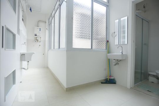 Area de Serviços de apartamento para alugar com 3 quartos, 100m² em Bela Vista, São Paulo