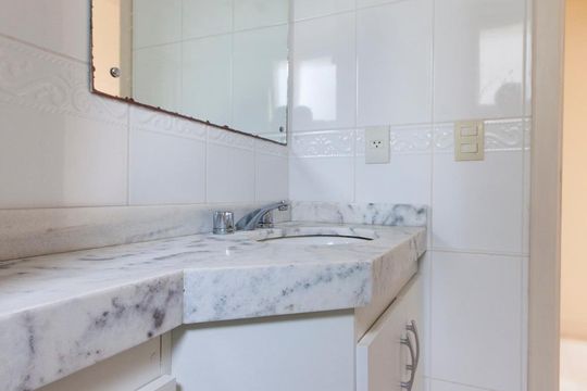 Banheiro suíte de apartamento à venda com 2 quartos, 80m² em Cidade Baixa, Porto Alegre