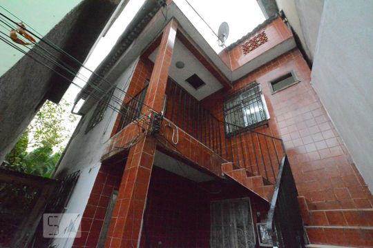 Fachada de casa para alugar com 1 quarto, 40m² em Braz de Pina, Rio de Janeiro