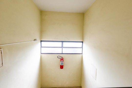 Corredor do prédio de apartamento para alugar com 2 quartos, 85m² em Padre Eustáquio, Belo Horizonte