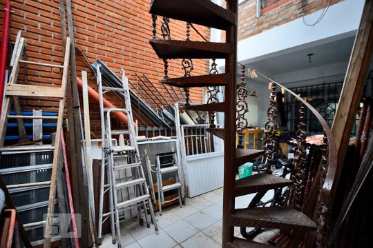 varanda de casa à venda com 5 quartos, 300m² em Vila Romana, São Paulo
