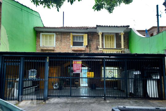 Fachada de casa à venda com 5 quartos, 300m² em Vila Romana, São Paulo