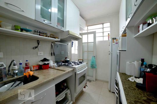 Cozinha de apartamento para alugar com 1 quarto, 45m² em Aclimação, São Paulo
