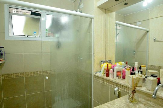 Banheiro de apartamento para alugar com 1 quarto, 45m² em Aclimação, São Paulo
