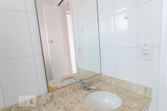 Banheiro de apartamento à venda com 2 quartos, 55m² em Jardim Oriental, São Paulo