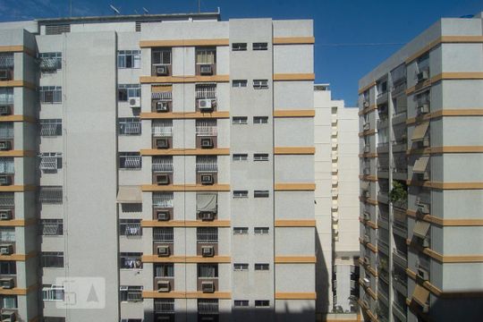 Vista da Sala  de apartamento à venda com 2 quartos, 67m² em Icaraí, Niterói