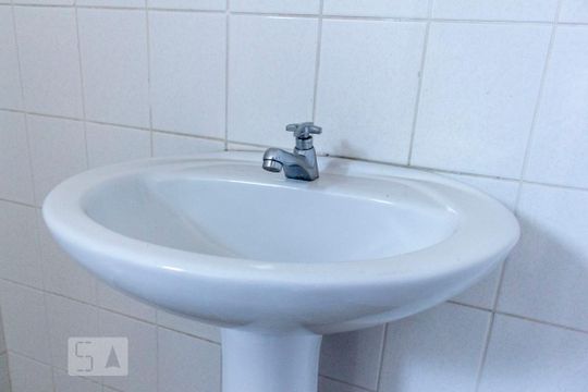 Banheiro de apartamento para alugar com 3 quartos, 70m² em Vila Firmiano Pinto, São Paulo