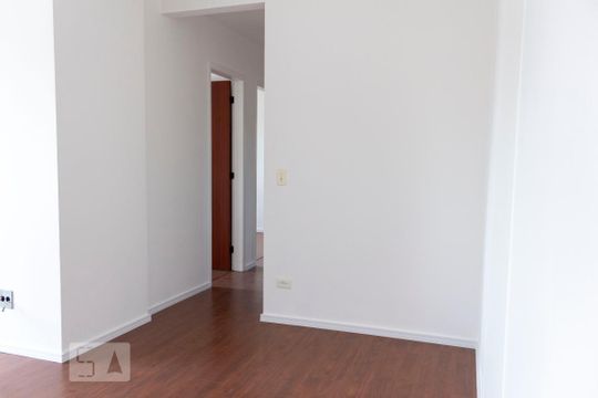 Sala de apartamento para alugar com 3 quartos, 70m² em Vila Firmiano Pinto, São Paulo