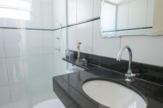 banheiro de apartamento à venda com 2 quartos, 50m² em Loteamento Parque São Martinho, Campinas