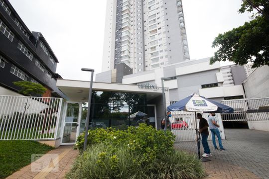 Fachada de apartamento para alugar com 2 quartos, 69m² em Parque Industrial Tomas Edson, São Paulo