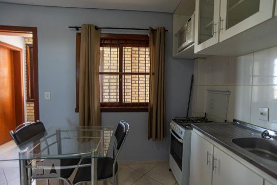 Cozinha de apartamento para alugar com 1 quarto, 35m² em São José, Canoas