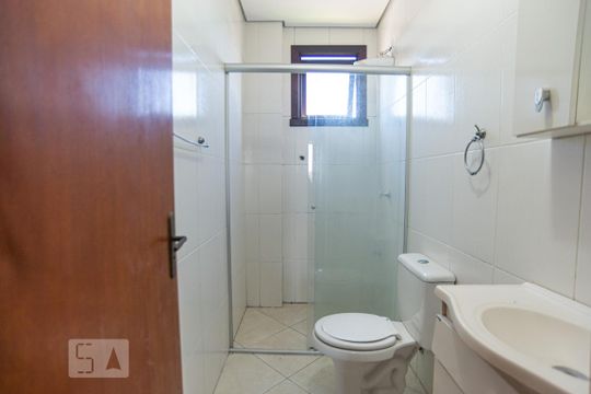 Banheiro de apartamento para alugar com 1 quarto, 35m² em São José, Canoas