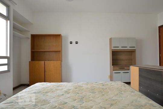 Quarto de kitnet/studio para alugar com 1 quarto, 28m² em Asa Norte, Brasília