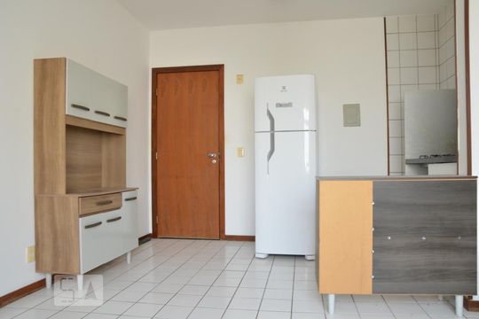 Sala de kitnet/studio para alugar com 1 quarto, 28m² em Asa Norte, Brasília
