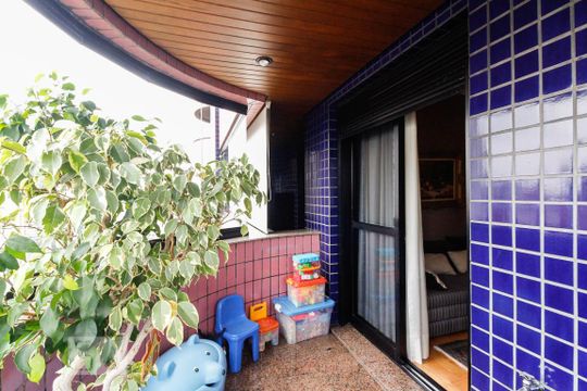 Sacada Suíte 1 de apartamento à venda com 4 quartos, 440m² em Vila Regente Feijó, São Paulo